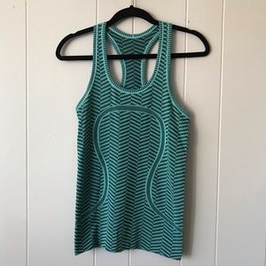 EUC Lululemon run swiftly tank Size 4